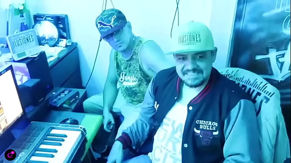 De los bloques de la ciudadela sale el rapero de letras consientes con su escolta 