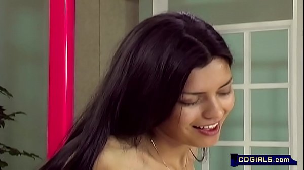 Amatuer brunette teen's first time with_Sybian and_sex machines