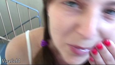 Play MP4 - Casual blowjob from a neighbor girl in the entrance of the house VGHV007