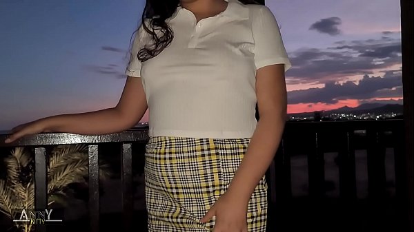 Play MP4 - colegiala cogiendo en p&uacute;blico en el balc&oacute;n con SQUIRT inesperado y creampie