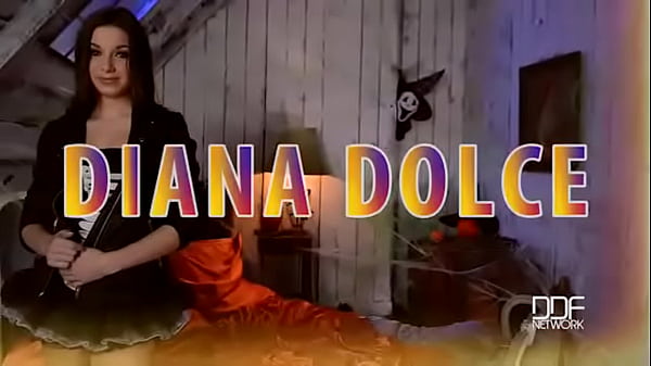 Horny holiday pussy is her halloween treat