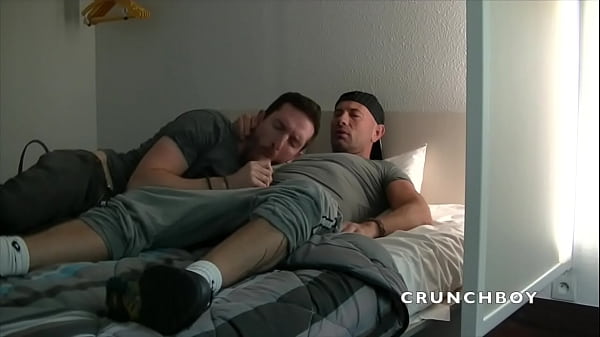 Bais&eacute;" Par Un Hetero Tbm &agrave; 'lhotel thumbnail