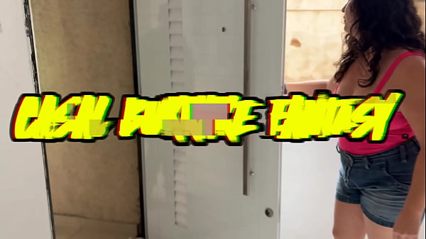 Nonton Casada Brincou Tr&ecirc;s Pedreiros Enquanto O Corninho Trabalhava- Casal Bukkake Fantasy thumbnail