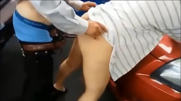 Mi Esposa pagando deuda en Taller Mecánico