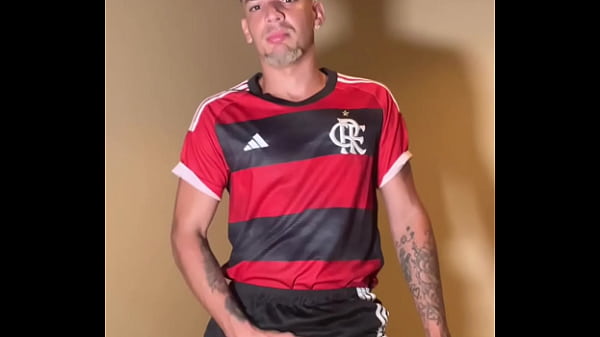 Play MP4 - Novin chegou do jogo do flamengo cheio de tesao e gozou litros de leite