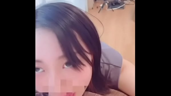 Play MP4 - 【主観】彼女のSEXしたいアピールが最高にエロ可愛いすぎる&sol;&sol;&sol;濃厚フェラで亀頭責めされて大量ザーメン　射精　絶頂　爆乳　上目遣い　かわいい　素人　カップル　投稿　個人撮影　日本人　えむゆみ