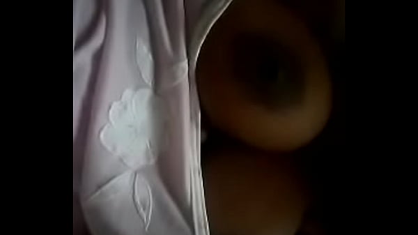 Grazii_mostrando os peitos grandes