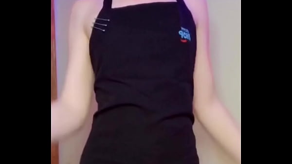 Nonton Goth Ihop Waitress Dancing thumbnail