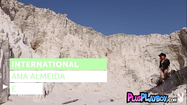 Nonton Hot Model Exposed Her Amazing Body And She Liked It thumbnail