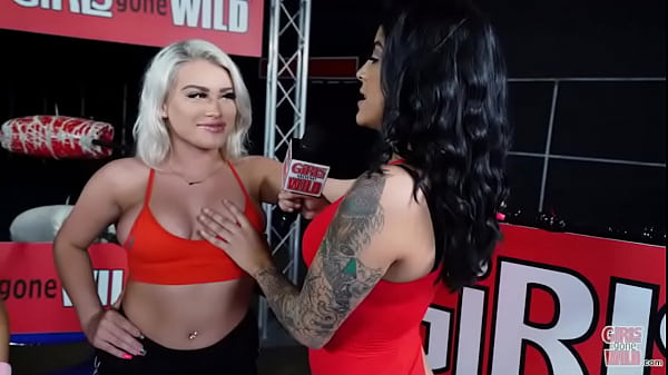 Play MP4 - Licking and Fingering at the Wrestling Ring