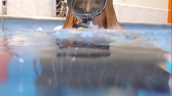 Blonde skinny wetlook scuba new scene w49 