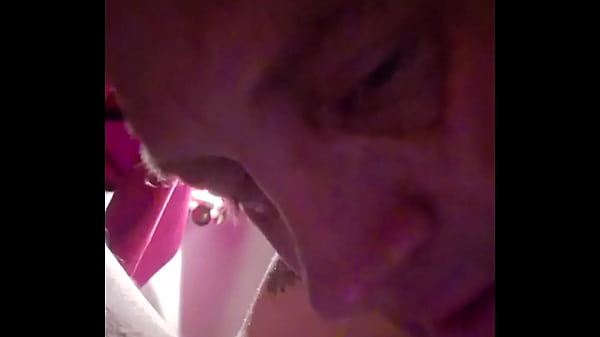 Play MP4 - This sucker rocks