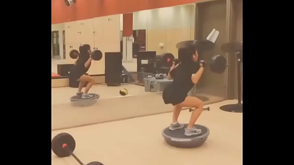 SPY CAM GYM : ASIAN TEEN WORKING OUT