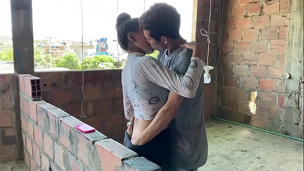 Mi vecino me orde&ntilde;a las tetas cuando pido un favor