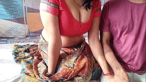 Indian owner lady seduce tenant boy for sex desi bhabhi xxx fuck while her hubby not home