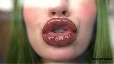Nonton Cute Elf Girl Kisses You With Plump Sweety Lips thumbnail