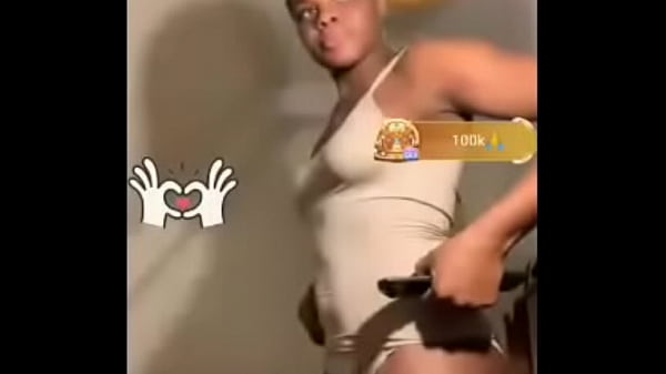 Nonton Bigo Girl Delebrately Dance In Front Of Camera To Entertain Viewers thumbnail