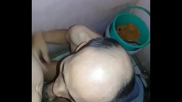 Play MP4 - Vừa b&uacute; cu vừa m&oacute;c t&uacute;i bị &dstrok;&aacute;nh lật mặt&period;