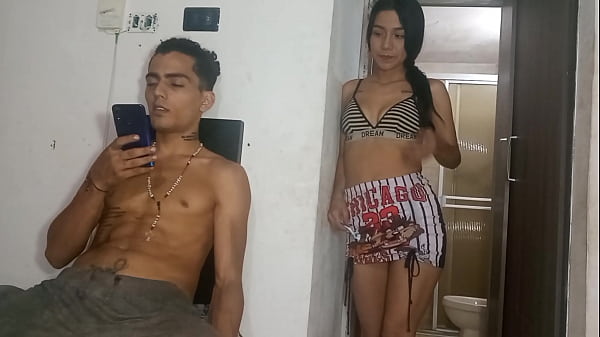 Play MP4 - llega mi hermanastra delgada a ofrecerme una noche de pasion y le digo que NO - PERO ELLA INSISTE Y ME TOCA DARLE PENE PARA QUE ELLA SE CALME - SUB ESPANOL