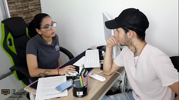 Le Follo El Rico Co&ntilde;o A Mi Jefe En Su Oficina thumbnail