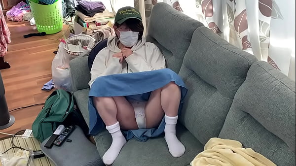 女装まゆの大股開きパンチラから全裸披露 