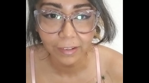 annie se graba mientras se masturba para cliente. 