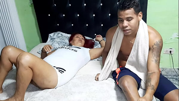 Play MP4 - Me encanta follar con mi madrastra