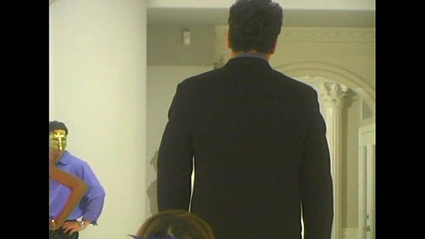 Play MP4 - Metro - Lacey Is Disturbed - scene 1