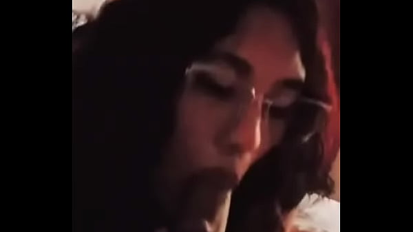 Me_siento aburrida_y le pido chuparla polla a mi esposo