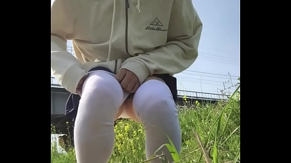 まゆのおそとで露出、野外露出 