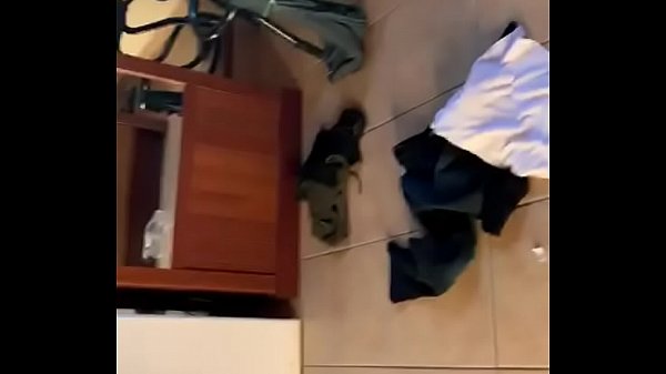 Nayara fudendo de quatro_com o tiozão deixo filmar