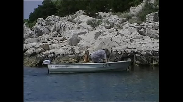 Play MP4 - y&period; slut ass fucked on the beach by a huge cock