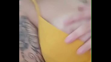 Ruiva Puta E Safada Aproveita Que O Corno N&atilde;o Est&aacute; E Faz Chamada De V&iacute;deo O Amante E Se Exibindo Mostra A Buceta E Faz Xixi Pra Ele Gozar thumbnail