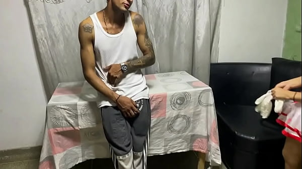 Nonton Esa Peque&ntilde;a Puta Alivia Mis Males Chup&aacute;ndome La Polla thumbnail