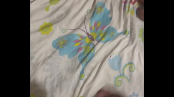 Play MP4 - Mi hermanastra llega de una fiesta y queda profunda&comma; aprovecho y entro a su habitaci&oacute;n sin que nadie se de cuenta y me masturbo y le meto me leche en su co&ntilde;ito y culo con mis dedos&period;