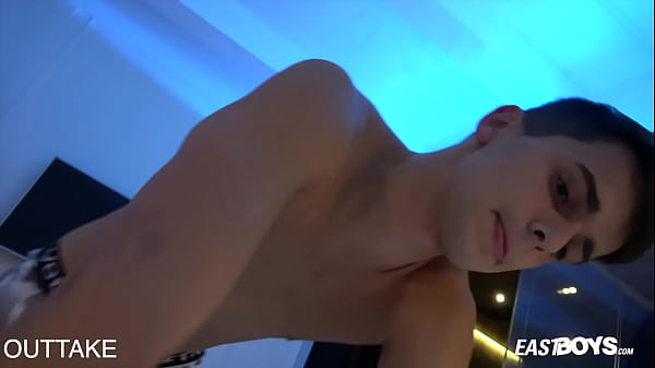 We took one of our best hot guys to a secret location for an unscheduled sleepover where anything goes. We are happy to report that within few minutes after entering the suite Finn's cock was hard end erect in hands of our Mr. Hand Jobs. Some excelle 