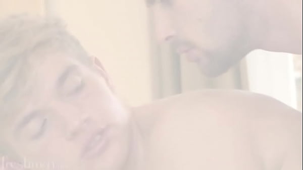Play MP4 - Famous model gay sex