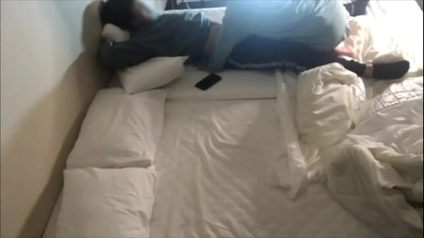 Nonton 旅行の朝空港に向かう前に2人で朝から激しく突き合うカップル thumbnail
