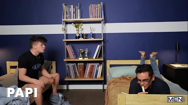 Play MP4 - Drake Von Humps Damian Night's Booty While He Reads His Books Then Cums All Over Him And His Book - PAPI