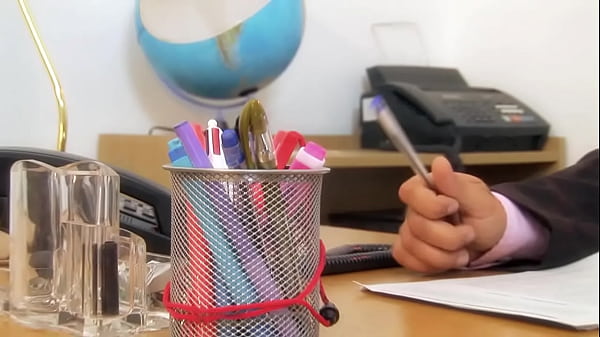 Nonton Bobbi Eden Shows Off That Thick Ass As She Rides A Dong thumbnail