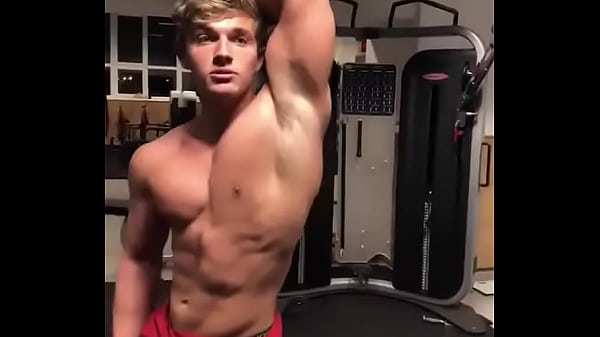 Blond bodybuilder show off naked