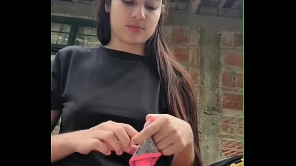 La mejor vaquera con el coño apretado lo hace correrse dentro