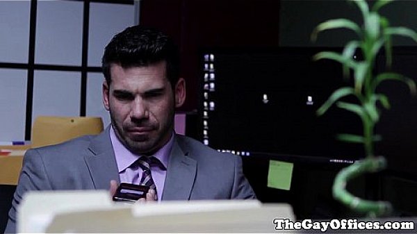 Muscled businessman assfucked by hunky stud 