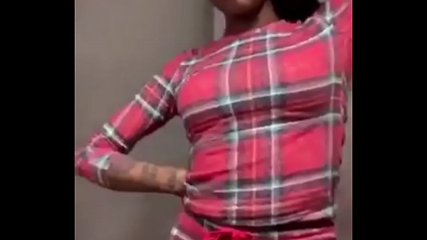 AsianDoll twerks Herjuicy plum ass_cheeks on Instagram liveto her_new songalong with wonderful mouth movements