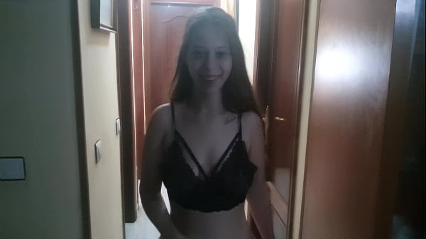 Play MP4 - Mi novia chupando polla enorme