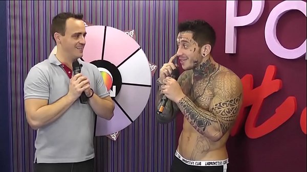 Play MP4 - &num;TBTPapoMix - Andr&eacute; Ferraz tira a roupa e mostra seu lado sacana - Parte 2 - Exibido em setembro de 2015 - Nosso WhatsApp &lpar;11&rpar;94779-1519