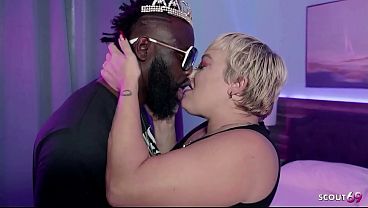 Nonton Curvy Mature Gilf With Big Natural Saggy Tits Talk To First Interracial Bbc Creampie Fuck At Hotel thumbnail