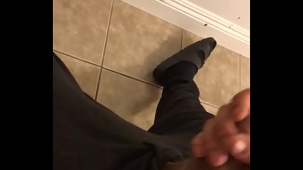 Muchacho de 26 a&ntilde_os te ense&ntilde_a su verga a las mujeres maduras