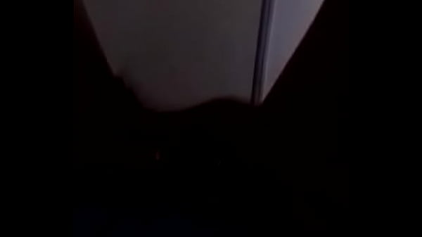 Play MP4 - Novinha se aliviando