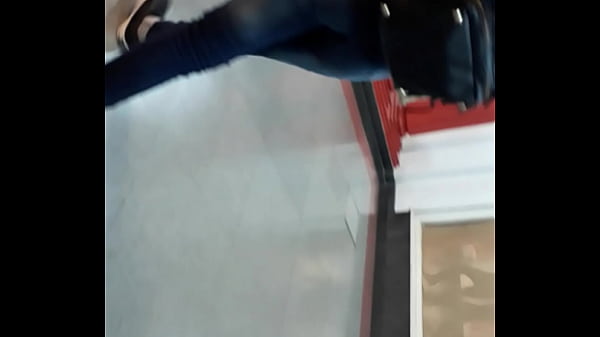 Pendeja Nalgona en la calle 